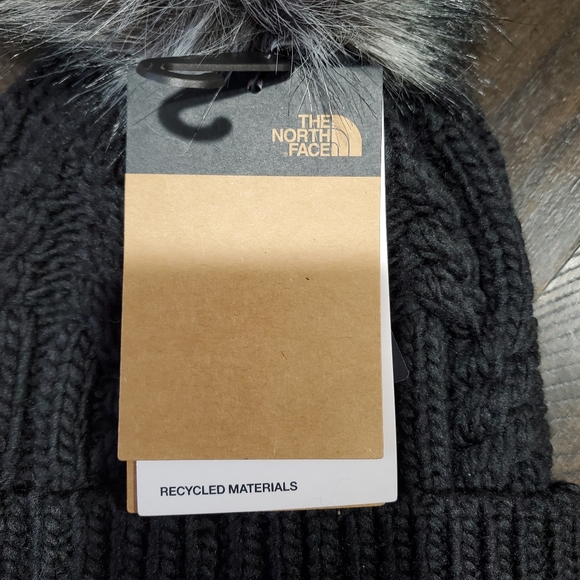 The North Face Womens OH mega pom faux fur beanie cable knit hat black - Picture 4 of 6